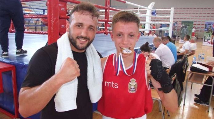 ep-u-boksu-za-skolarce:-tarik-rasljanin-izgubio-od-slovenca