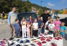 PODJELA 40 ŠKOLSKIH PRIBORA ZA BOŠNJAČKU DJECU IZ NOVE VAROŠI /VIDEO/ podjela-40-skolskih-pribora-za-bosnjacku-djecu-iz-nove-varosi-/video/