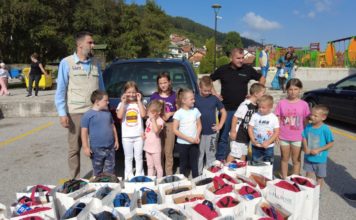 PODJELA 40 ŠKOLSKIH PRIBORA ZA BOŠNJAČKU DJECU IZ NOVE VAROŠI /VIDEO/ podjela-40-skolskih-pribora-za-bosnjacku-djecu-iz-nove-varosi-/video/
