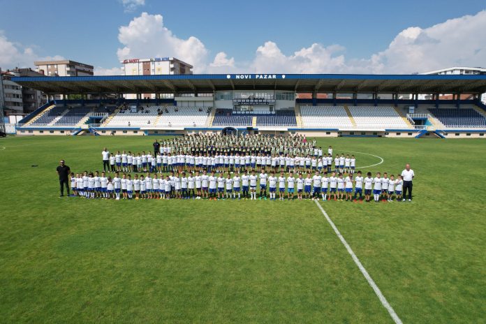 podela-dresova-bratskog-kluba-fenerbahce-na-stadionu-novog-pazara podela-dresova-bratskog-kluba-fenerbahce-na-stadionu-novog-pazara