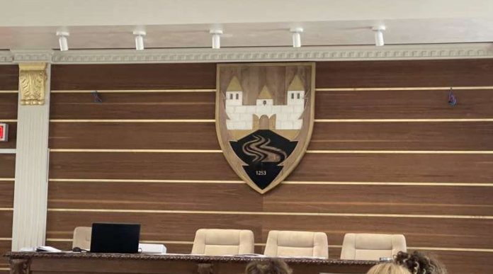 kasni-sednica-so-sjenica,-neizvesna-sudbina-aktuelne-vlasti kasni-sednica-so-sjenica,-neizvesna-sudbina-aktuelne-vlasti