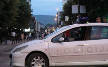 Novopazarac pijan bežao od policije pa udario u banderu novopazarac-pijan-bezao-od-policije-pa-udario-u-banderu