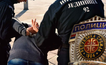 Uhapšena četiri policijska službenika zbog zloupotrebe položaja uhapsena-cetiri-policijska-sluzbenika-zbog-zloupotrebe-polozaja