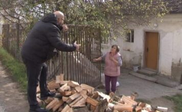 Otvorena ruka obezbedila ogrev za 50 porodica otvorena-ruka-obezbedila-ogrev-za-50-porodica