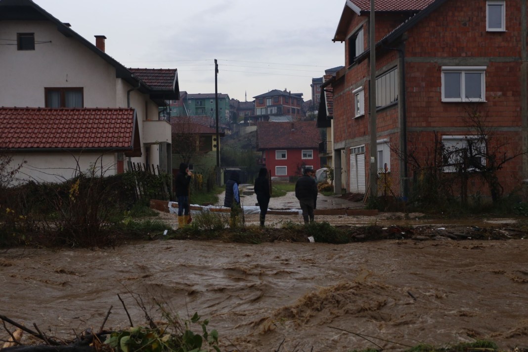 skole-u-novom-pazaru-sutra-nece-raditi!-vrtici-prikupili-vodu-za-nesmetan-rad