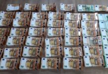 Skoro 270.000 evra u fabričkim šupljinama automobila (FOTO) skoro-270.000-evra-u-fabrickim-supljinama-automobila-(foto)