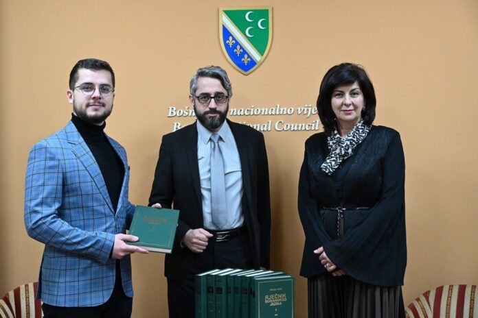 predsjednica-vijeca-primila-harisa-plojovica,-dobitnika-nagrade-“25.-novembar”