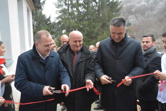 djaci-u-novopazaskom-selu-bagri-jubilej-proslavljaju-u-rekonstrisanom-skolskom-objektu djaci-u-novopazaskom-selu-bagri-jubilej-proslavljaju-u-rekonstrisanom-skolskom-objektu