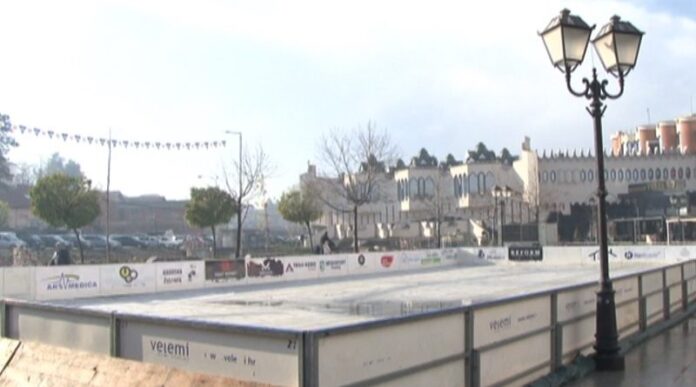 zavrsni-radovi-na-postavljanju-klizalista-u-novom-pazaru!-cena-ulaznice-nepromenjena