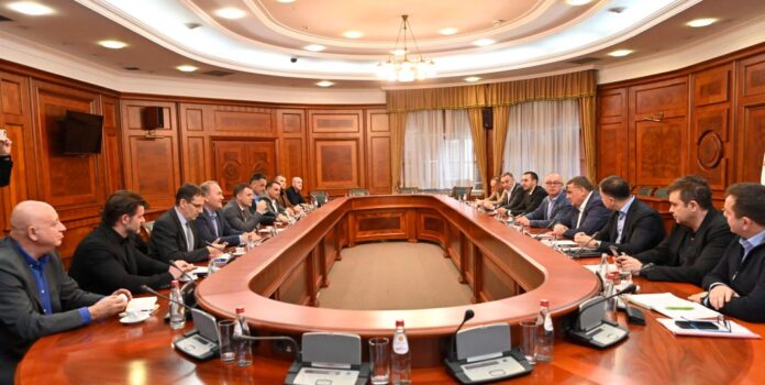 vesic:-u-naseljima-novog-pazara-platforme-sa-signalizacijom-radi-vece-bezbednosti