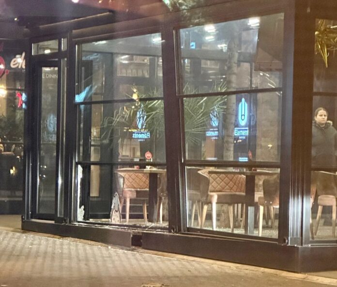 uhapsen-novopazarac-koji-je-vozilom-prosao-kroz-izlog-lokala-u-pesackoj-zoni