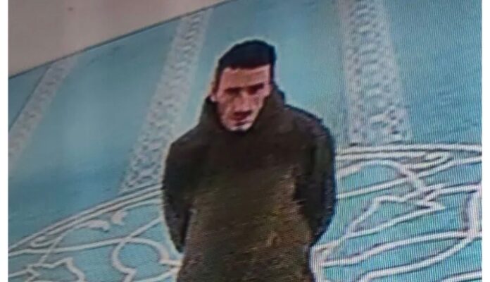 nadzorna-kamera-snimila-muskarca-kako-krade-u-carevoj-dzamiji