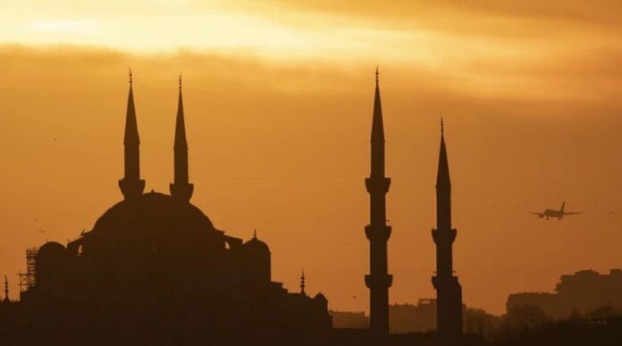 turska:-u-90-hiljada-dzamija-vjernici-ucili-kur’an-nakon-spaljivanja-svete-knjige-u-svedskoj turska:-u-90-hiljada-dzamija-vjernici-ucili-kur’an-nakon-spaljivanja-svete-knjige-u-svedskoj