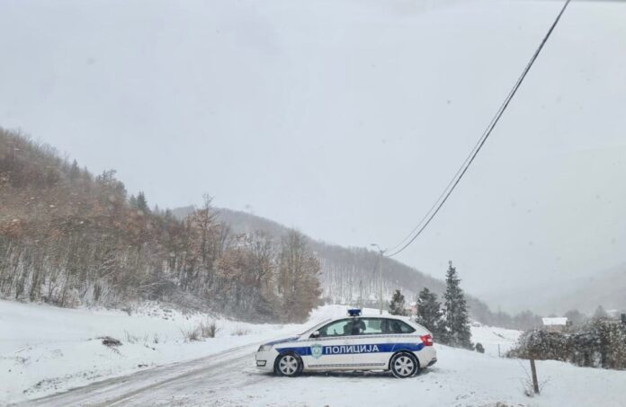 putnici-na-relaciji-sarajevo-–-novi-pazar-zbog-neveremena-smesteni-u-hotelu-u-sjenici