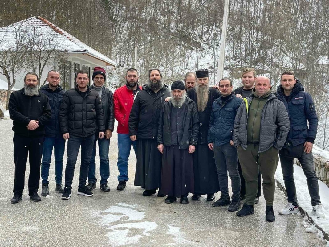 bosnjaci-sakupili-sredstva-za-kanalizaciju-manastira-crna-reka