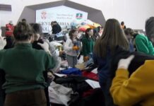 PRIKUPLJENO VIŠE TONA POMOĆI! Preko 150 volontera radi na sortiranju robe u Domu omladine Novi Pazar prikupljeno-vise-tona-pomoci!-preko-150-volontera-radi-na-sortiranju-robe-u-domu-omladine-novi-pazar