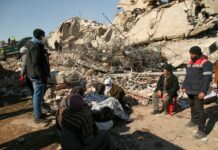 Majka i ćerka (6) spasene iz ruševina u Turskoj, spasavanje trajalo 20 sati majka-i-cerka-(6)-spasene-iz-rusevina-u-turskoj,-spasavanje-trajalo-20-sati