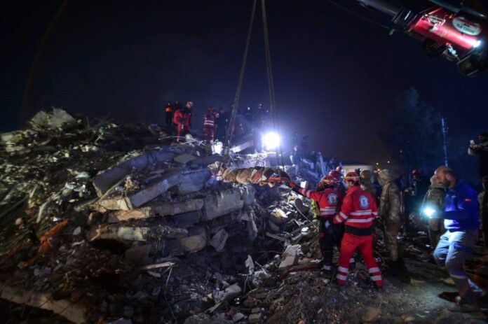 majka-i-dve-kcerke-spasene-iz-rusevina-nakon-zemljotresa