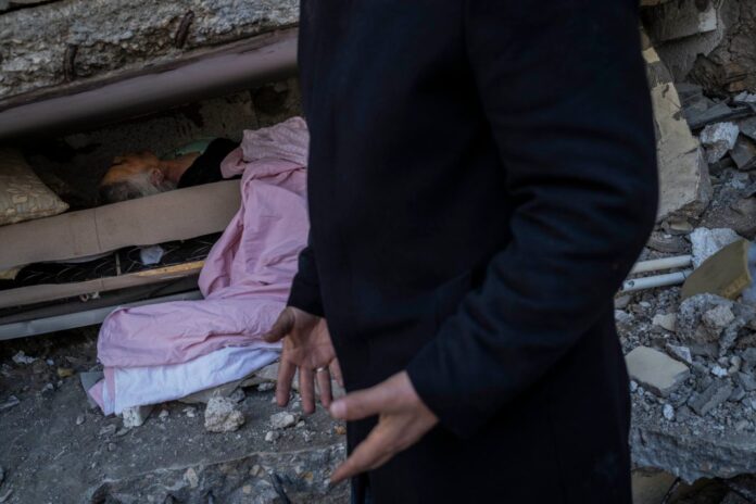 turska:-uhapseno-48-osumnjicenih-za-pljackanje-ostecenih-zgrada-i-prevaru-zrtava