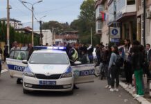 Sve više đaka kupuje “snus” ispred jedne srednje škole u Novom Pazaru sve-vise-djaka-kupuje-“snus”-ispred-jedne-srednje-skole-u-novom-pazaru