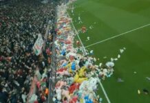 NAJLEPŠI PREKID UTAKMICE SA NAJTUŽNIJIM POVODOM: ‘Vodafon Arena’ na momenat zaboravila na fudbal, vreme je stalo na stadionu Bešiktaša! (VIDEO) najlepsi-prekid-utakmice-sa-najtuznijim-povodom:-‘vodafon-arena’-na-momenat-zaboravila-na-fudbal,-vreme-je-stalo-na-stadionu-besiktasa!-(video)