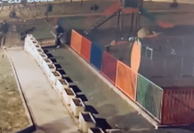 BEZ IMALO SRAMA! Pogledajte kako lopovi odnose klupe sa dečjeg igrališta u Novom Pazaru bez-imalo-srama!-pogledajte-kako-lopovi-odnose-klupe-sa-decjeg-igralista-u-novom-pazaru