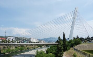 U Podgorici pretučen tinejdžer zbog dresa Crvene zvezde u-podgorici-pretucen-tinejdzer-zbog-dresa-crvene-zvezde