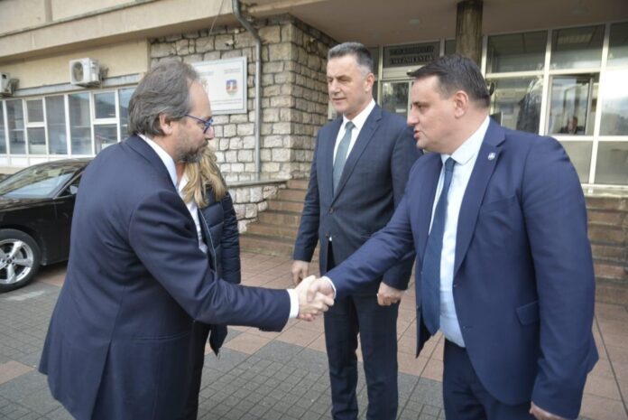 ambasadori-eu-i-francuske-u-novom-pazaru:-zbog-cetiri-izgubljena-zivota-izrazavamo-najiskrenije-saucesce