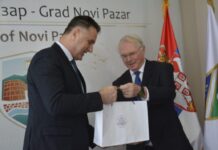 Ambasador Hil u Novom Pazaru: Partnerstvo sa SAD usmereno je na rešavanje izazova i podršku mladima ambasador-hil-u-novom-pazaru:-partnerstvo-sa-sad-usmereno-je-na-resavanje-izazova-i-podrsku-mladima