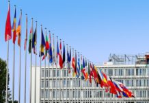 Turska glumica dobila slučaj na Evropskom sudu zbog snimka poljupca na terasi turska-glumica-dobila-slucaj-na-evropskom-sudu-zbog-snimka-poljupca-na-terasi