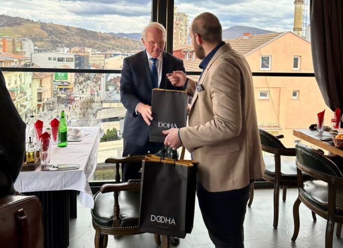 ambasador-hil-posetio-renomirani-restoran-doha-sky-u-novom-pazaru