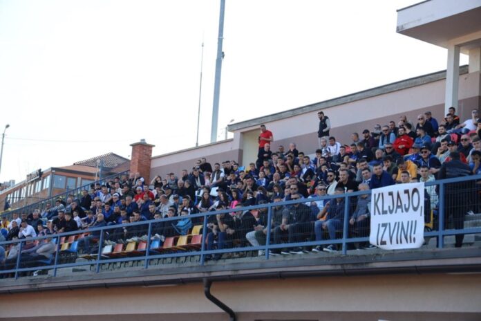 kljajo-izvini!-oko-500-ljubitelja-fudbala-na-treningu-fk-novi-pazar!-predstavljen-novi-trener-(foto)