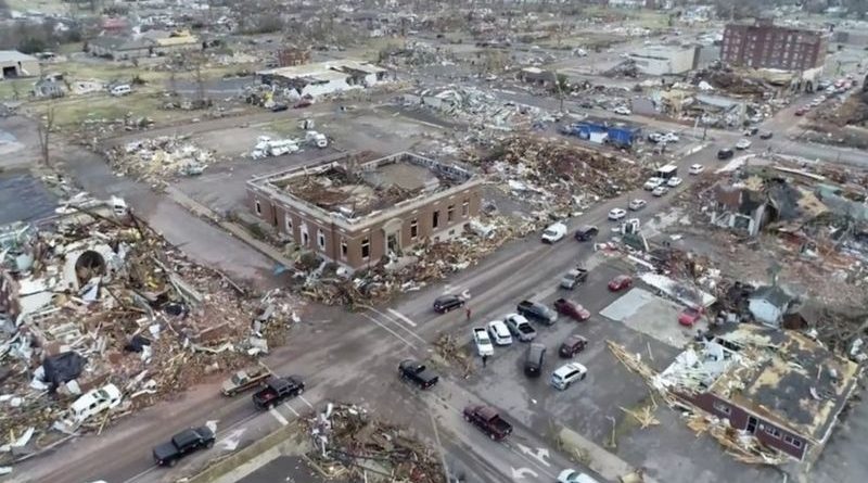 amerika-i-vremenske-nepogode:-tornado-ostavio-pustos,-poginulo-26-ljudi,-veliki-broj-ostao-pod-rusevinama