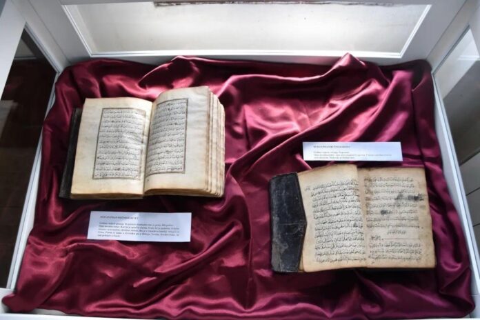 blago-islama-u-muzeju-“ras”!-tokom-ramazana-izlozeni-mushafi-(kur’ani)-stari-vise-od-300-godina