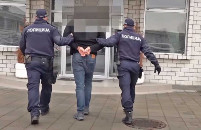 uhapsen-osumnjiceni-za-drzanje-osmogodisnje-cerke-zatvorene-u-stanu