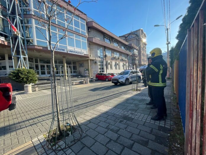 dojava-o-bombi-u-novom-pazaru:-evakuisan-drzavni-univerzitet-(foto)