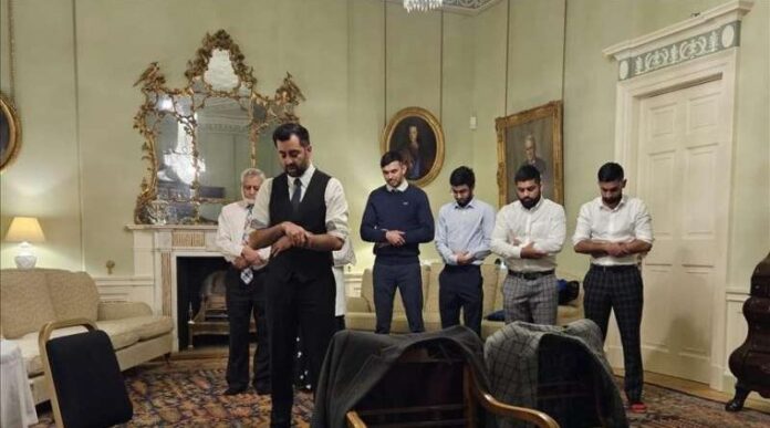 novi-skotski-premijer-humza-yousaf-predvodio-molitvu-prvog-dana-u-sluzbenoj-rezidenciji novi-skotski-premijer-humza-yousaf-predvodio-molitvu-prvog-dana-u-sluzbenoj-rezidenciji