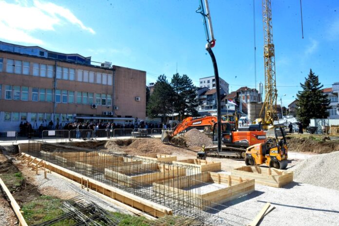 mahmutovic:-rekonstrukcija-opste-bolnice-u-novom-pazaru-je-istorijski-cin