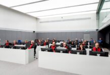 Hag:Tužilaštvo završilo izvođenje uvodnih reči,optuženi odgovorni za 102 ubistva hag:tuzilastvo-zavrsilo-izvodjenje-uvodnih-reci,optuzeni-odgovorni-za-102-ubistva