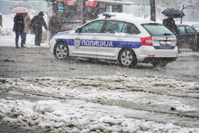 poziv-gradjanima:-budite-oprezni-na-zavejavnim-putevima-i-pratite-obavestenja
