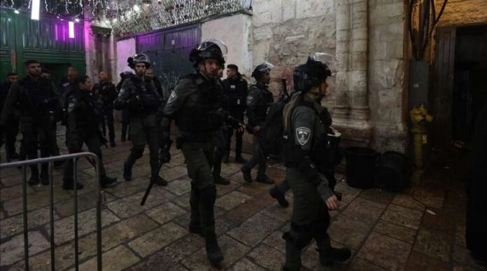 napad-izraelske-policije-na-vjernike-u-al-aksi:-uhapseno-200-palestinaca