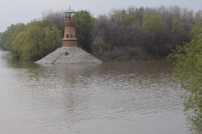 na-obali-dunava-pronadjeno-telo-muskarca,sumnja-da-je-jedan-od-nestalih-mladica