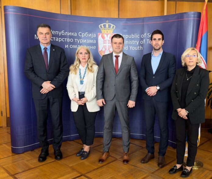 memic-potpisao-ugovore-sa-predstavnicima-novog-pazara,-nisa,-subotice-i-sombora-o-uspostavljanju-omladinskih-centara