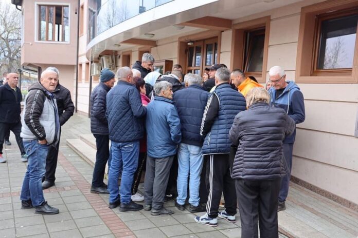 grad-novi-pazar-podelio-5000-sadnica-jabuke-i-sljive grad-novi-pazar-podelio-5000-sadnica-jabuke-i-sljive