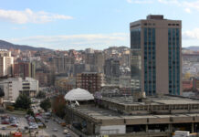 U Prištini napadnut novinar nakon debate o suđenju liderima OVK u-pristini-napadnut-novinar-nakon-debate-o-sudjenju-liderima-ovk