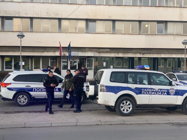 nevidjen-bezobrazluk!-lopovi-ukrali-cetiri-motocikla-iz-policijske-stanice-u-novom-pazaru
