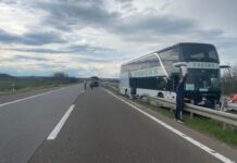 Autobus s niškim maturantima udario u bankinu, nema povređenih autobus-s-niskim-maturantima-udario-u-bankinu,-nema-povredjenih