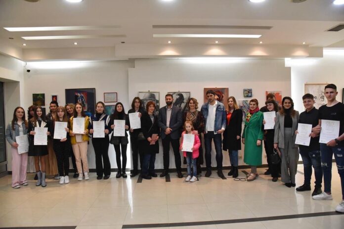 novi-pazar:-izlozba-najboljih-likovnih-radova-na-festivalu-stvaralasva-mladih
