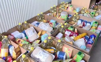 ŽENA VELIKOG SRCA: Novopazarka obezbedila humanitarne pakete povodom Bajrama za porodice slabijeg materijalnog stanja zena-velikog-srca:-novopazarka-obezbedila-humanitarne-pakete-povodom-bajrama-za-porodice-slabijeg-materijalnog-stanja