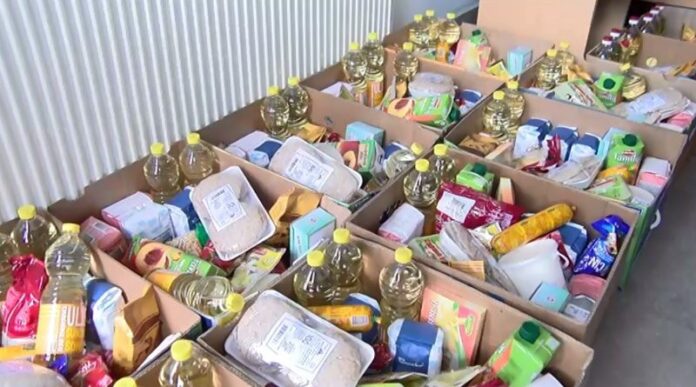 zena-velikog-srca:-novopazarka-obezbedila-humanitarne-pakete-povodom-bajrama-za-porodice-slabijeg-materijalnog-stanja